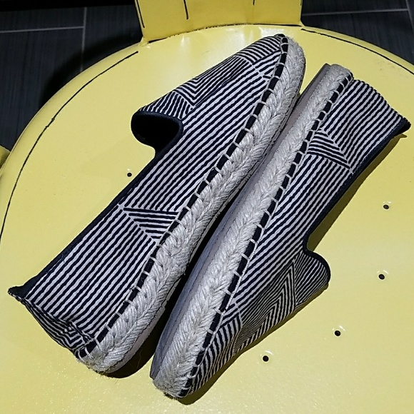 Dolce Vita blue striped Espadrilles Slip Ons Casual Coastal Nautical Beach - Picture 5 of 8